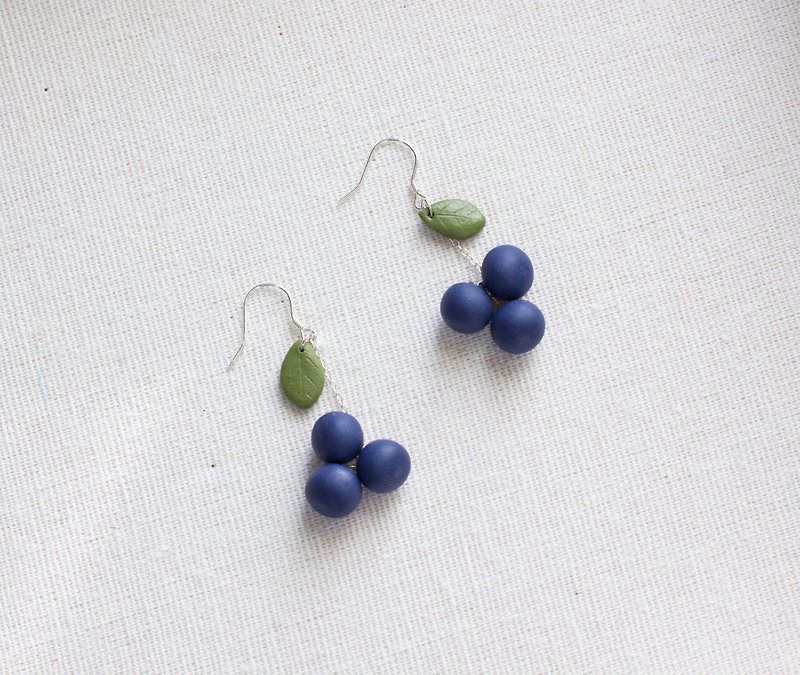 手作 軟陶 藍莓 耳環 - 耳環/耳夾 - 黏土 藍色