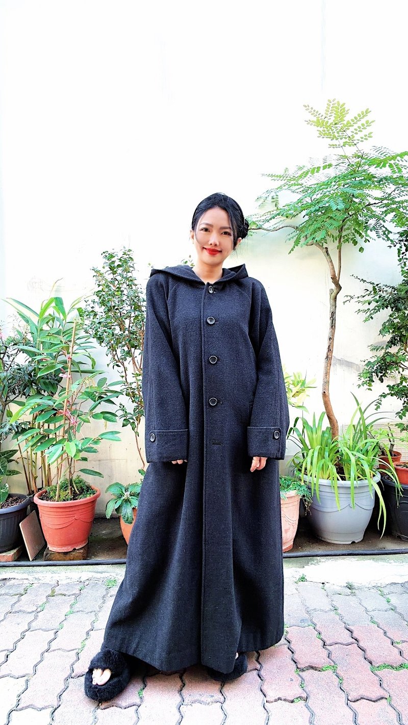 深深灰色連帽素面翻袖口袋 A字版型 排釦極長版長大衣外套 男女可 - 女裝外套/大衣 - 羊毛 灰色