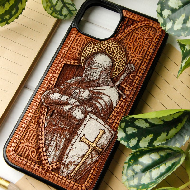 Templar -  Phone case wood laser engraved + hand painting - 手機殼/手機套 - 木頭 咖啡色