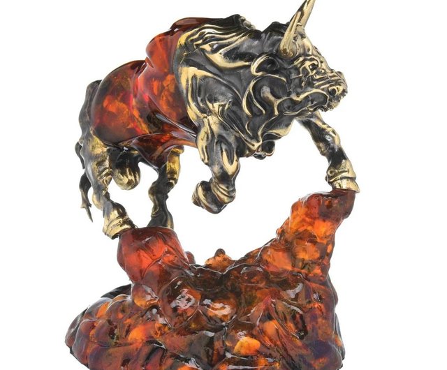 中国　琥珀彫刻　山水人物文　置物　N　3624 琥珀とブロンズの雄牛の彫刻|琥珀のお土産ギフト|琥珀の雄牛の