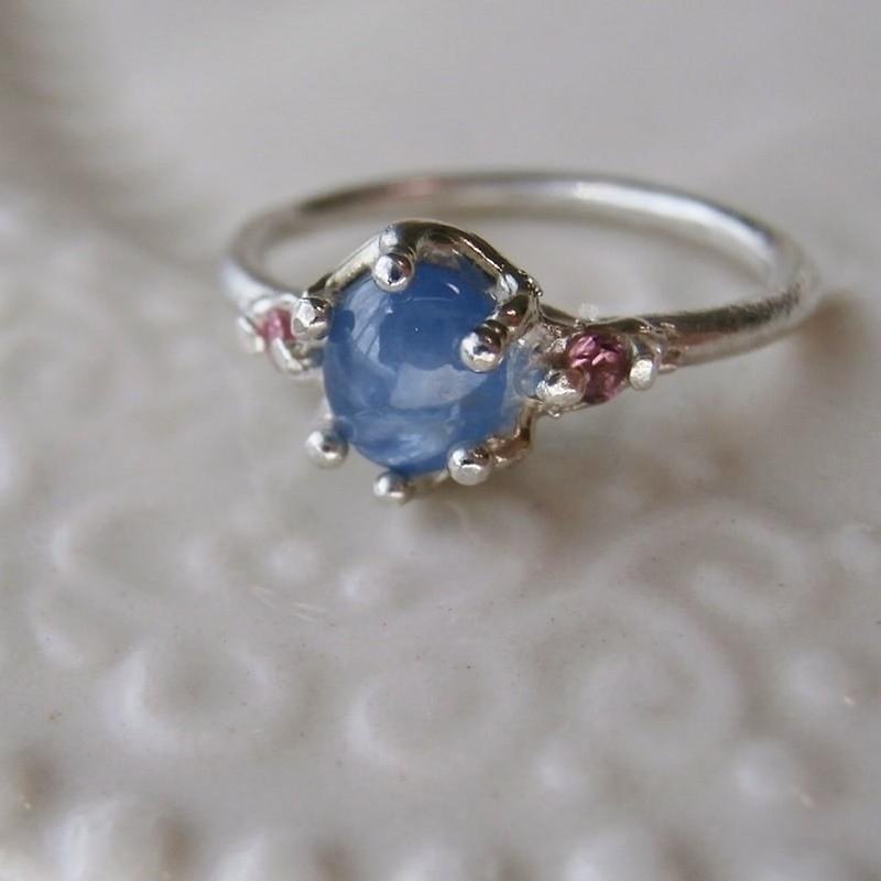 サファイヤとピンクトルマリンの指輪 - แหวนทั่วไป - โลหะ สีน้ำเงิน
