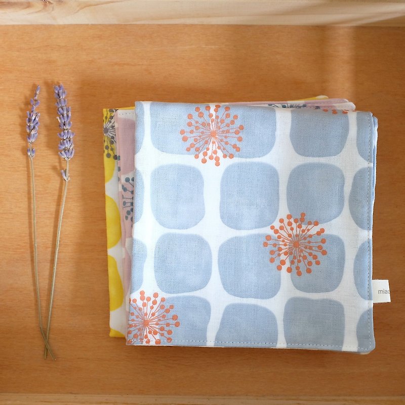 Daily Small Square Flower Double Cotton Yarn Grey - ผ้าเช็ดหน้า - ผ้าฝ้าย/ผ้าลินิน สีน้ำเงิน
