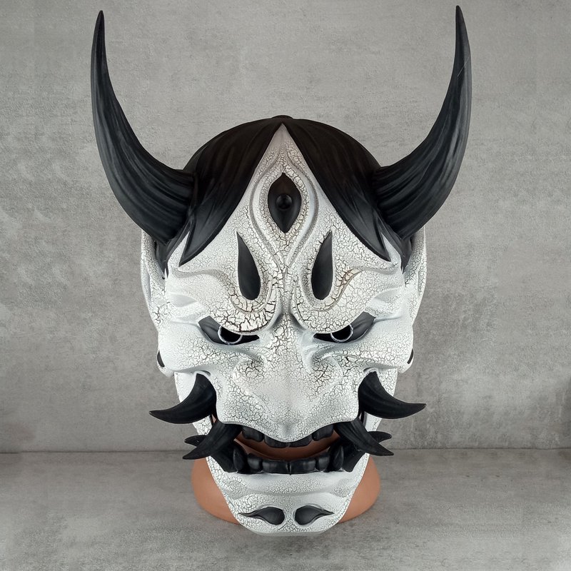 Traditional Hannya Mask - Black and White with Cracked Pattern - 口罩/口罩收納套 - 塑膠 白色