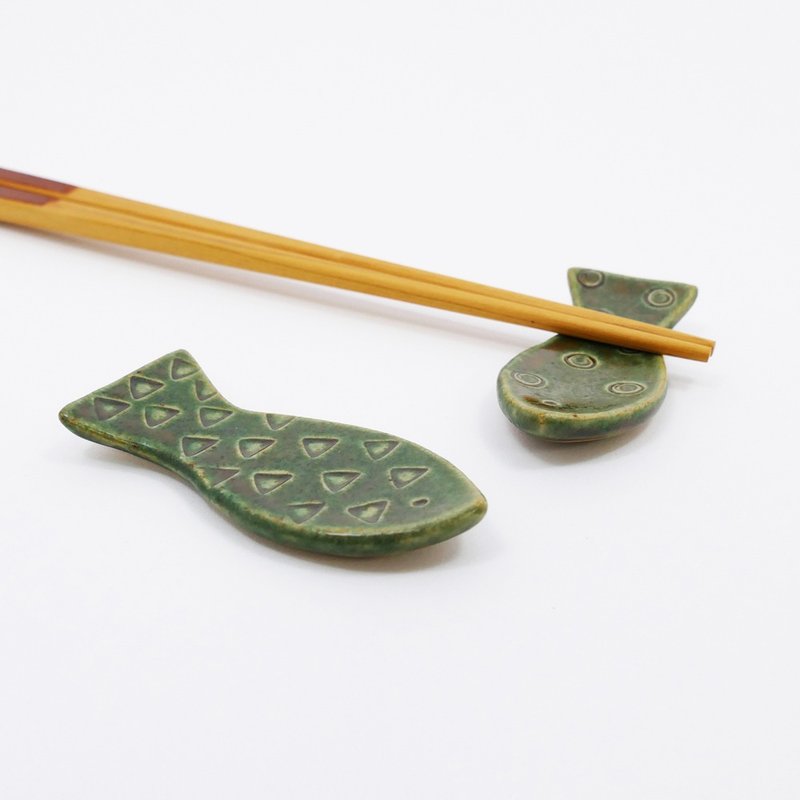 小魚筷架 (2款任選) - 筷子/筷架 - 陶 綠色