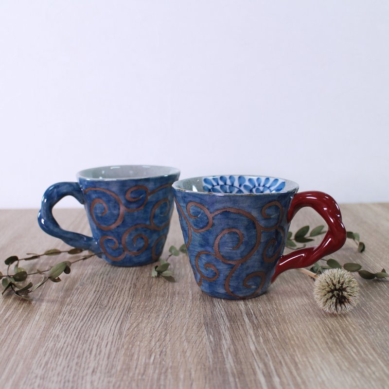 Kunemon kiln retro texture arabesque mug (Hasami ware) - Mugs - Pottery 