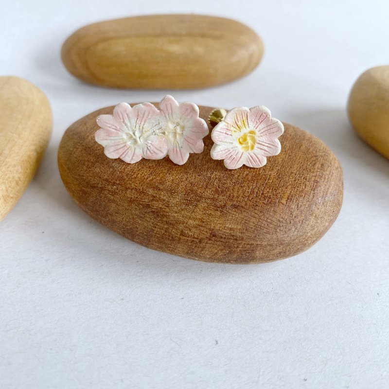little flower / 陶瓷耳環 - 耳環/耳夾/耳骨夾 - 陶 多色