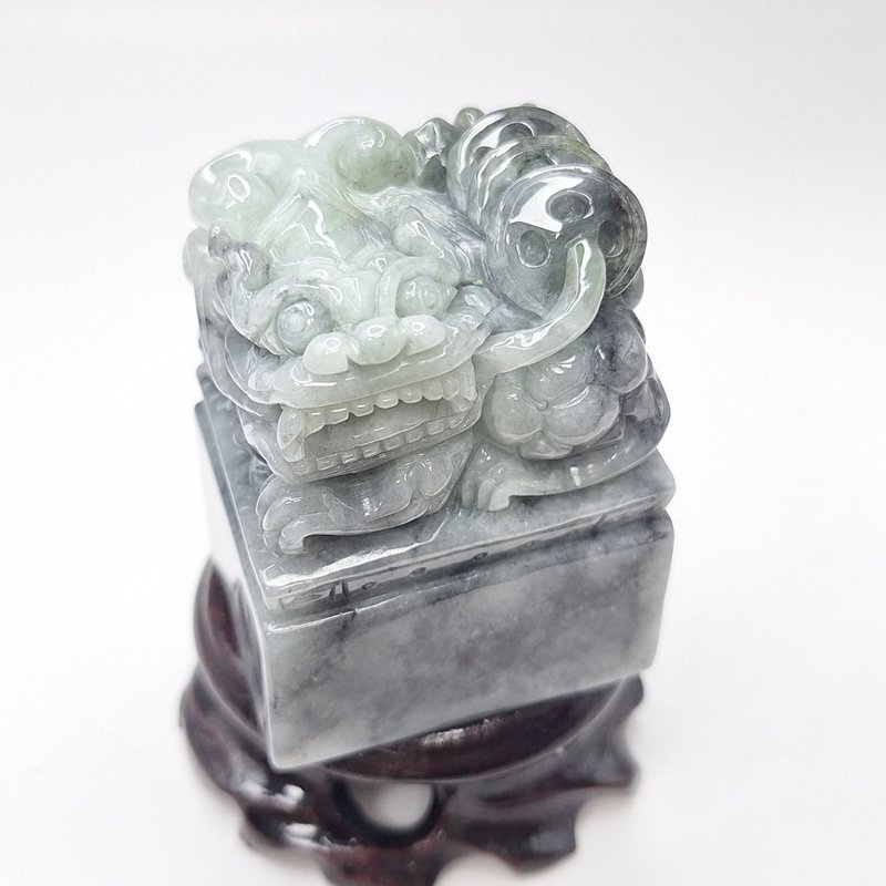 Warm black chicken material hand-carved Pixiu stamp ornament | Natural Burmese jade A grade jadeite - ของวางตกแต่ง - หยก 