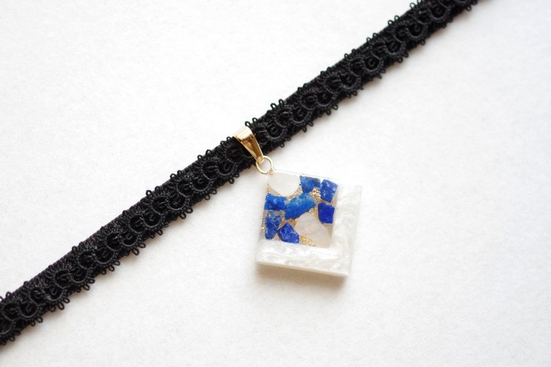 レジンアート　スクエアモチーフとタティングレースとベルベットリボンのチョーカー・夜のごとく静かに - ネックレス - レジン ブルー