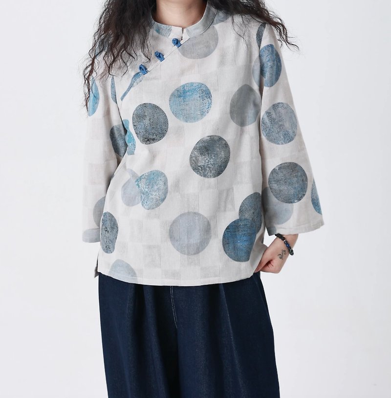 Chinese style retro dyed contrasting color disc button stand collar top - Women's Tops - Other Materials 