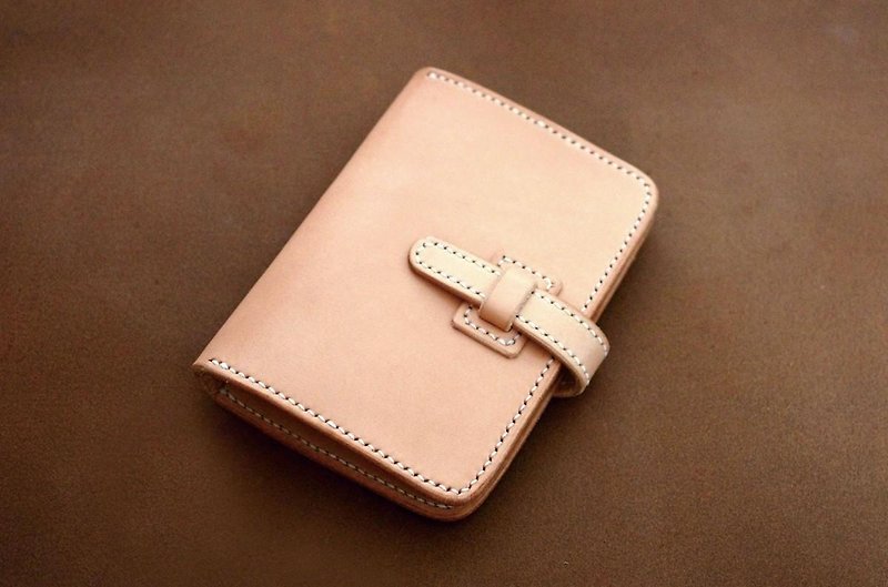 Medicine pocketbook case of leather [orders production] - อื่นๆ - หนังแท้ สีกากี
