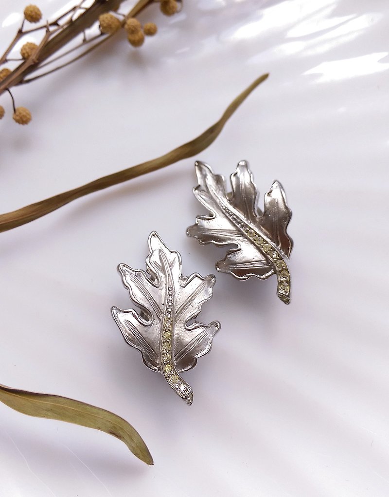 Western antique ornaments. KRAMER silver leaf clip earrings - Earrings & Clip-ons - Other Metals Silver
