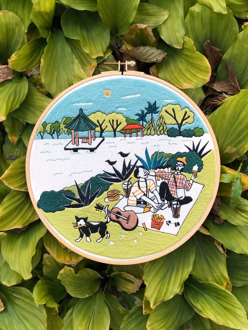 最常約會的老地方-客製化刺繡25X25cm - 似顏繪/客製畫 - 棉．麻 