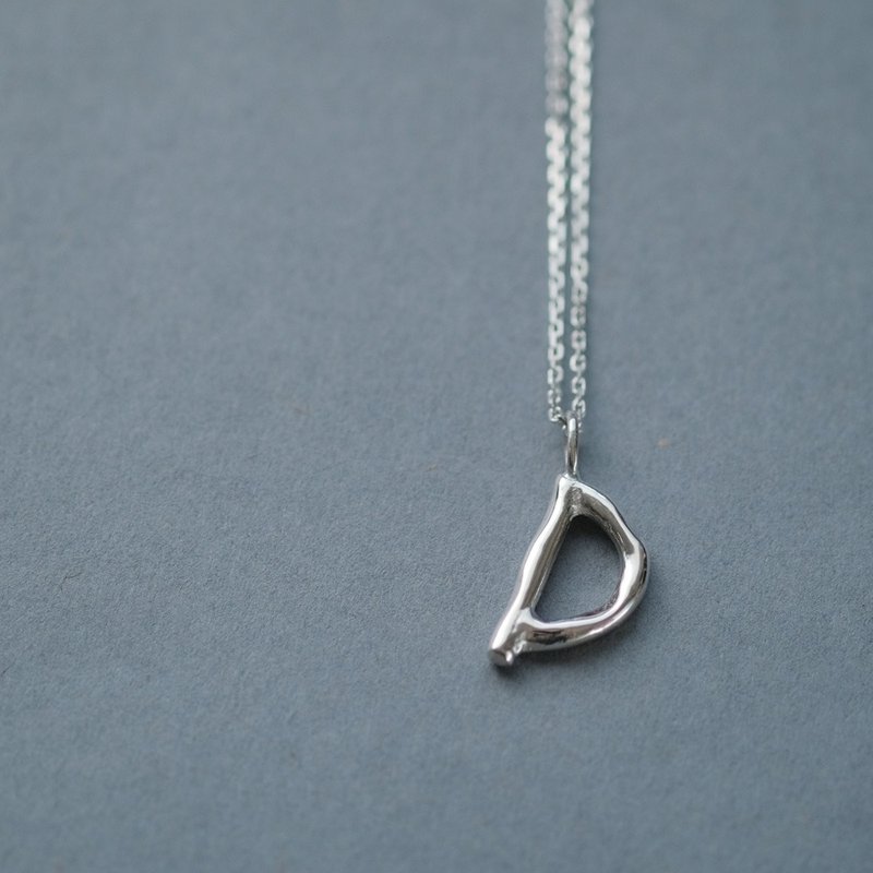 D) 手書き風 イニシャル アルファベット ネックレス シルバー925 メンズ ユニセックス - 項鍊 - 其他金屬 銀色