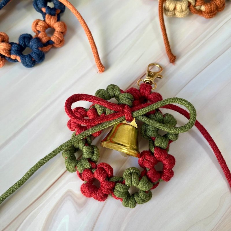 Christmas Present Macrame Flower Keychain - Keychains - Cotton & Hemp 