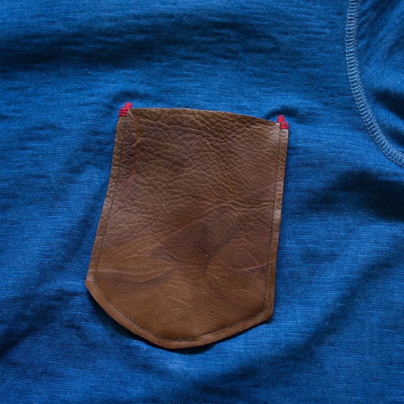 Er are "INDIGO vegetable dyes leather pocket T-shirt MAN08" Size L No. - เสื้อยืดผู้ชาย - ผ้าฝ้าย/ผ้าลินิน สีน้ำเงิน