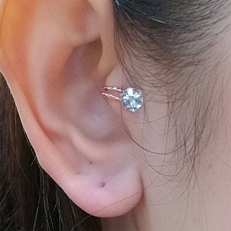 White Crystal Tragus Earring  夾式耳環  耳環  耳骨夾  銀鍍金 - 耳環/耳夾/耳骨夾 - 其他金屬 銀色