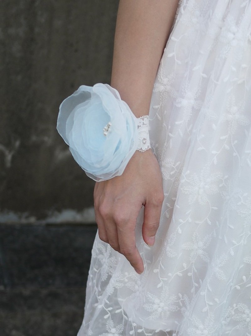 [Black mage] Blue flower wrist - Bracelets - Polyester Blue