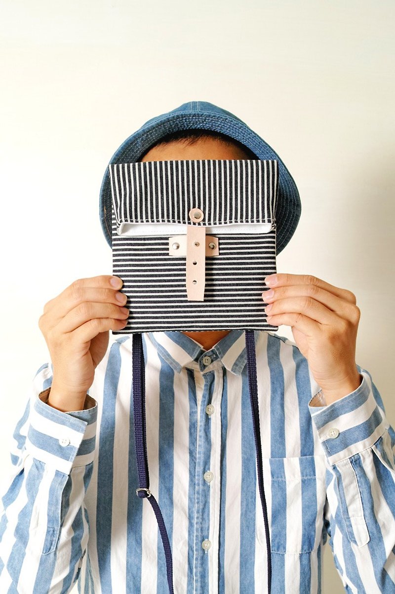 STRIPE-Hand-made leather striped denim canvas folding crossbody/camera/storage bag - กระเป๋ากล้อง - ผ้าฝ้าย/ผ้าลินิน สีน้ำเงิน