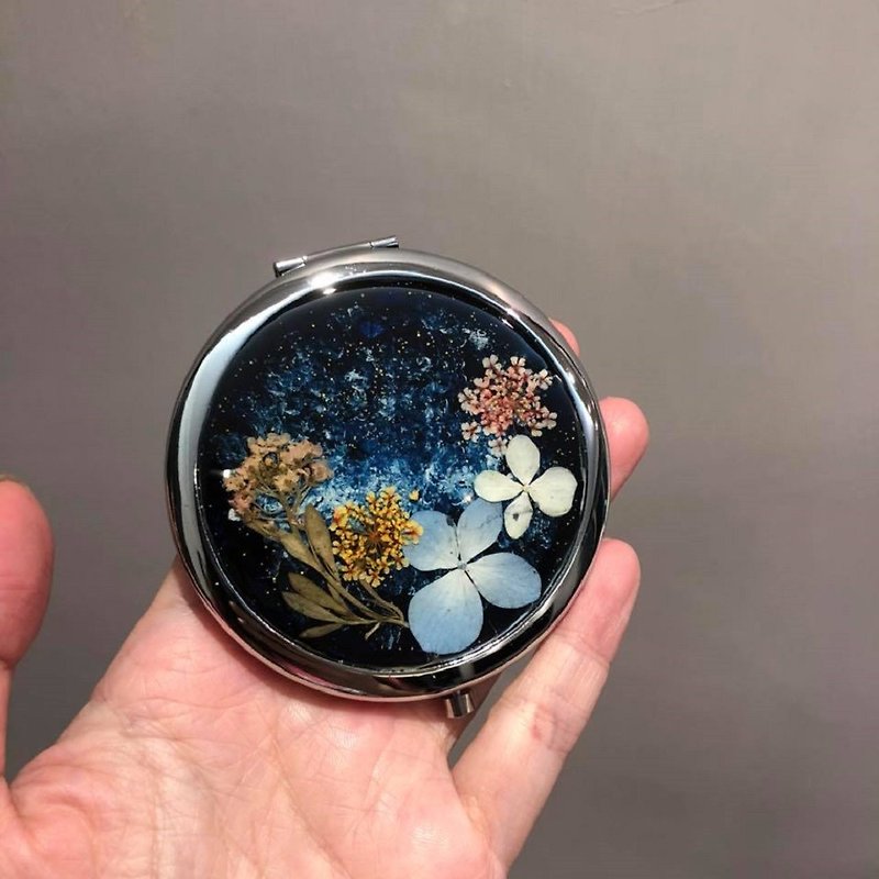 Oone-n-only hand-painted Galaxy pressed flower mirror case - Other - Other Metals 