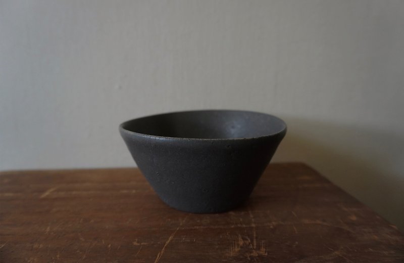 Hair embryo black bowl - Bowls - Pottery Black