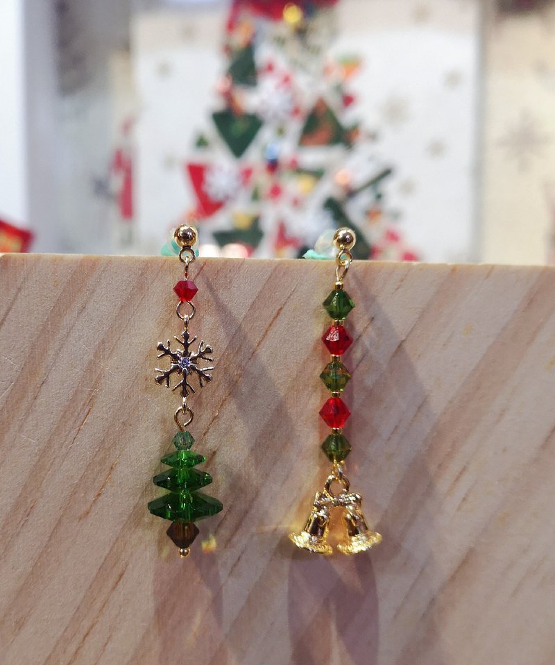 [Christmas Limited] [Christmas Gift Box] Beaded-Christmas Bell Stud Earrings - ต่างหู - วัสดุอื่นๆ หลากหลายสี