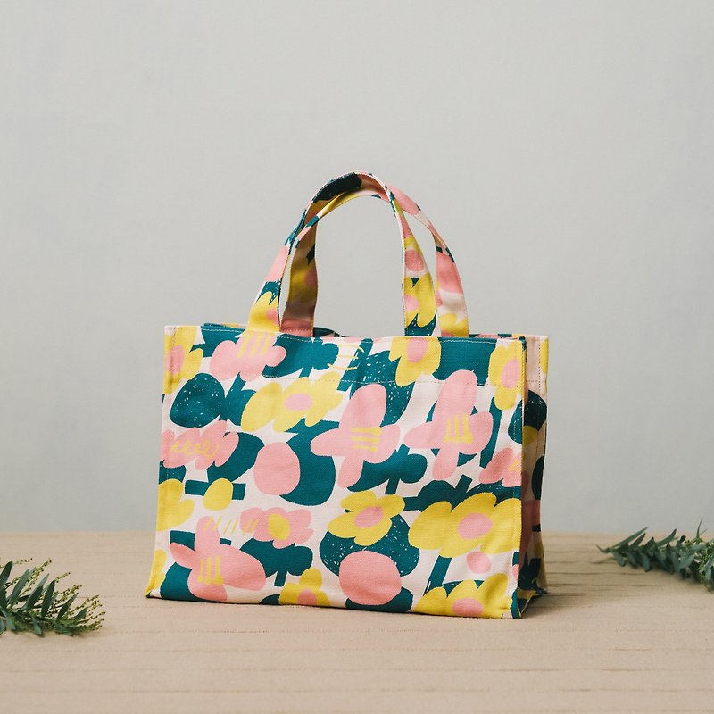 Lunch Bag / Artists Collection / inBlooom x UULIN / Sunny-side-up Egg / Pink - Handbags & Totes - Cotton & Hemp Multicolor
