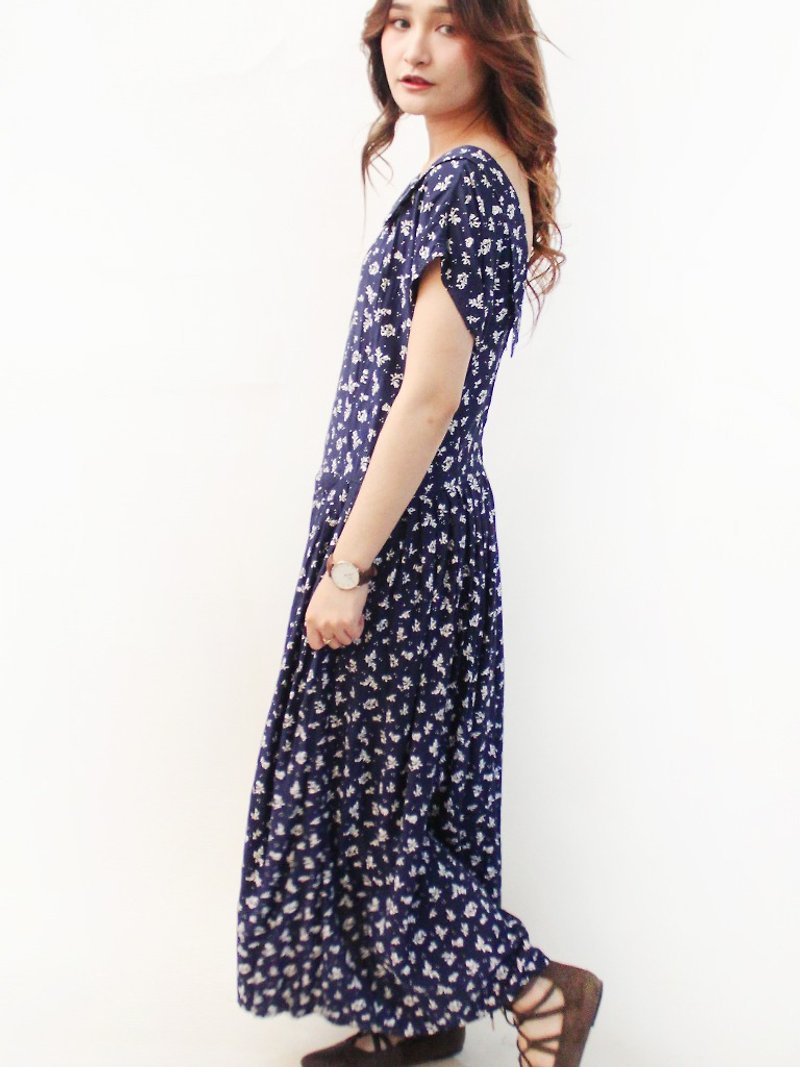 Retro early spring daily small floral loose dark blue positive and negative wear backless short-sleeved vintage dress - ชุดเดรส - เส้นใยสังเคราะห์ สีน้ำเงิน