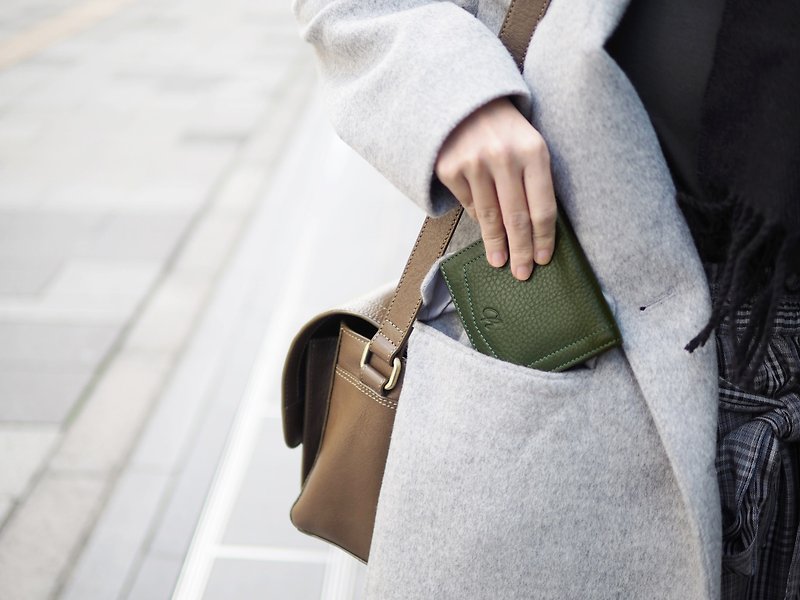 Hannah (Moss Green) : Small leather short wallet, folded wallet, Mini wallet - กระเป๋าสตางค์ - หนังแท้ สีเขียว