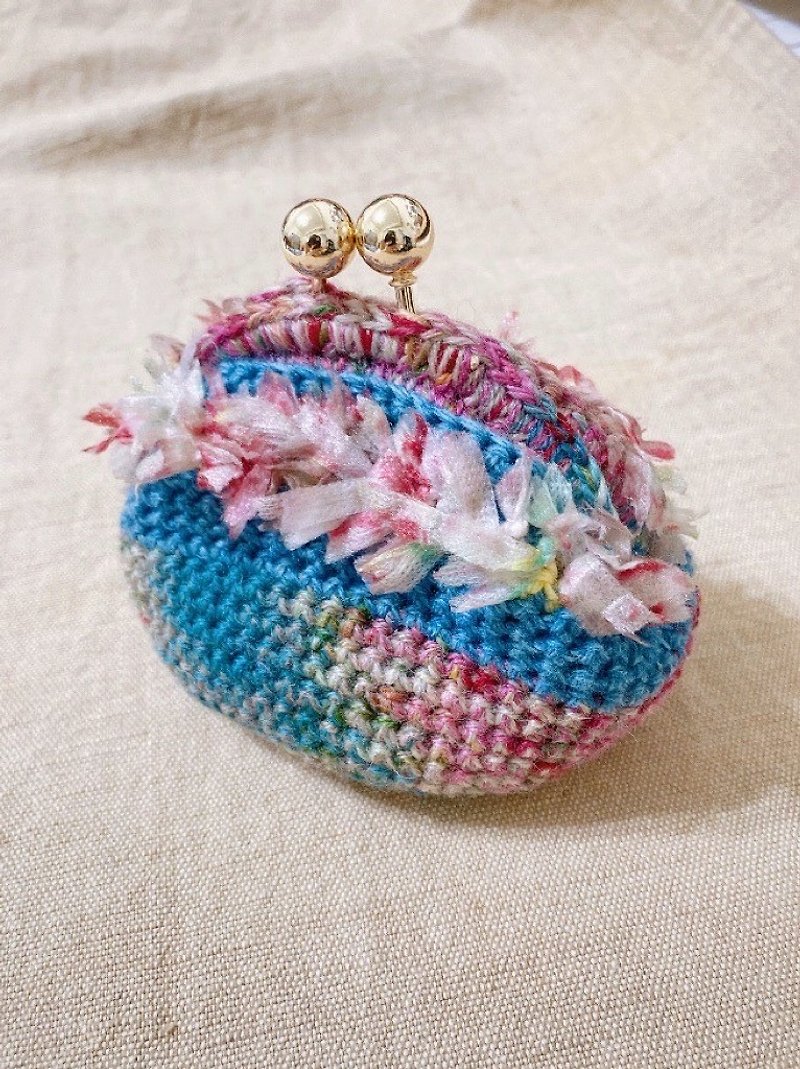 Hand-crocheted kiss lock bag/coin purse/key case/cosmetic bag knitting Exclusive color matching - กระเป๋าใส่เหรียญ - วัสดุอื่นๆ 
