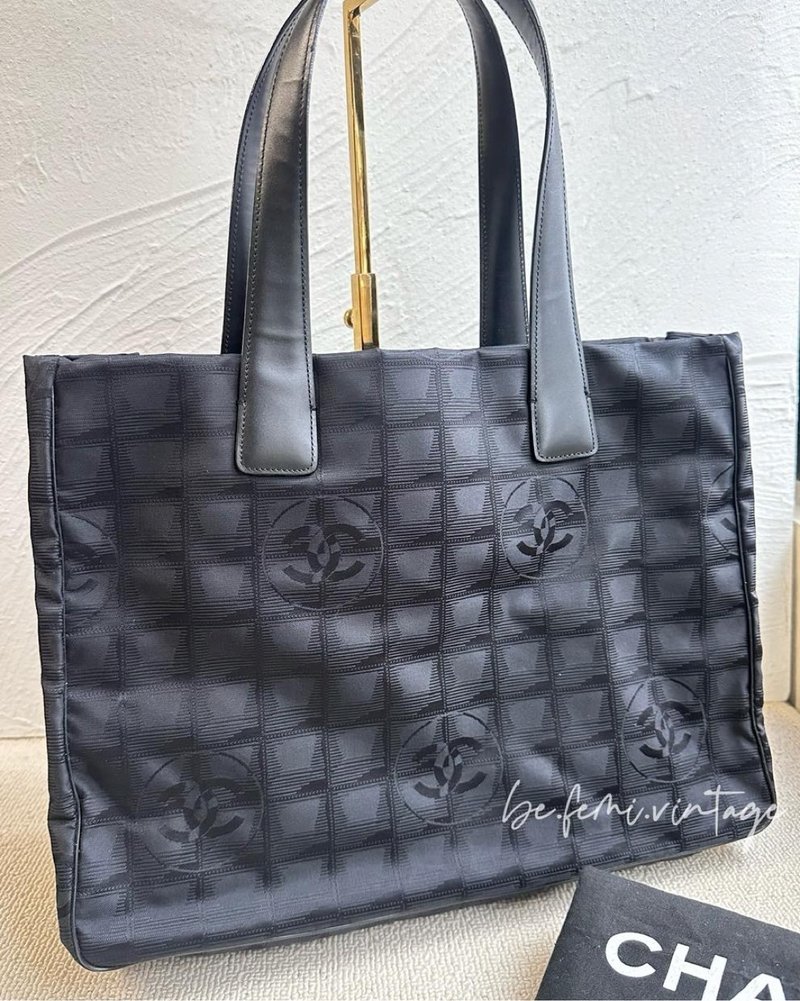 Second-hand Chanel black ice grid canvas tote bag - กระเป๋าถือ - ไฟเบอร์อื่นๆ สีดำ