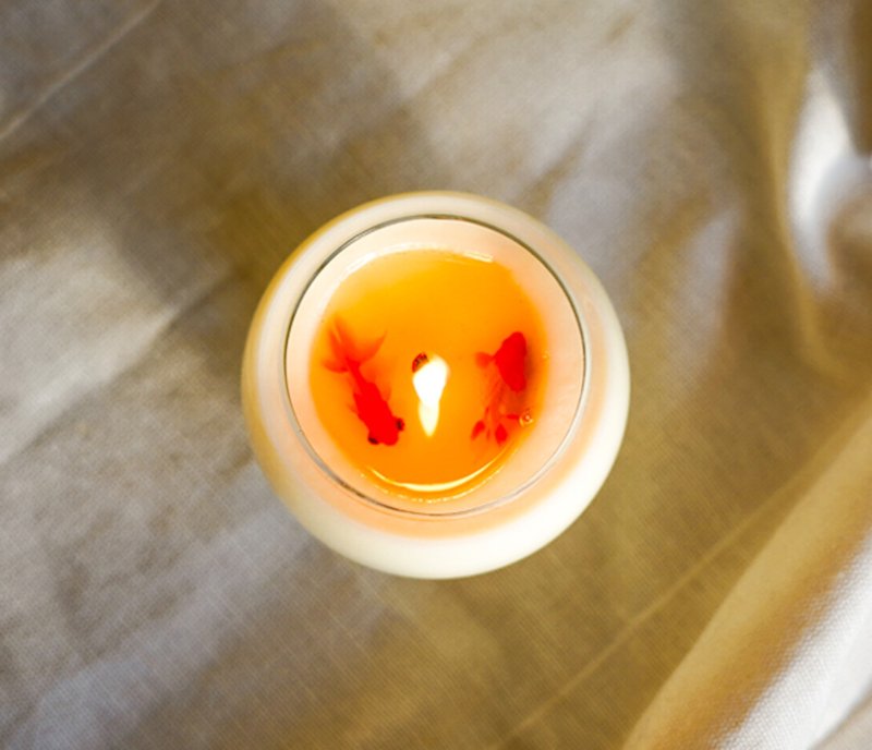 물품소Handmade/Lucky Goldfish Natural Soy Scented Candle- Orange Fragrance Birthday Gift New Wedding - น้ำหอม - ขี้ผึ้ง ขาว