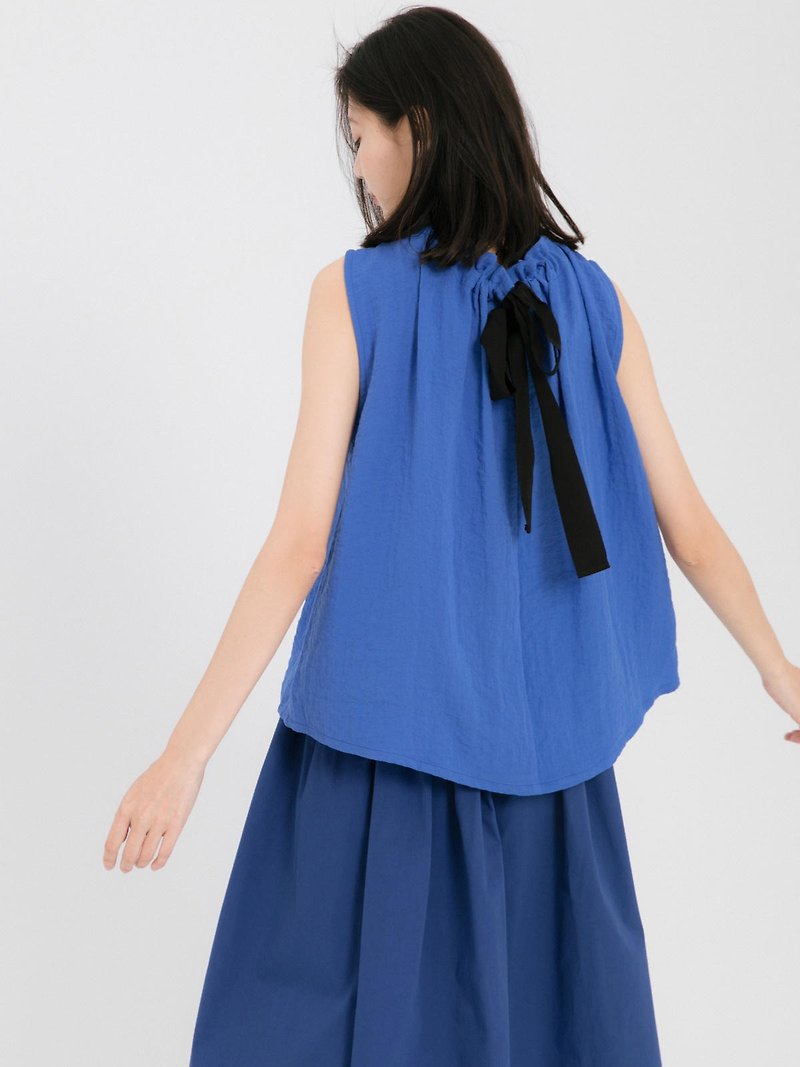 Blue Washed Cotton Drawstring Pleated Tank Top - เสื้อกั๊กผู้หญิง - ผ้าฝ้าย/ผ้าลินิน สีน้ำเงิน