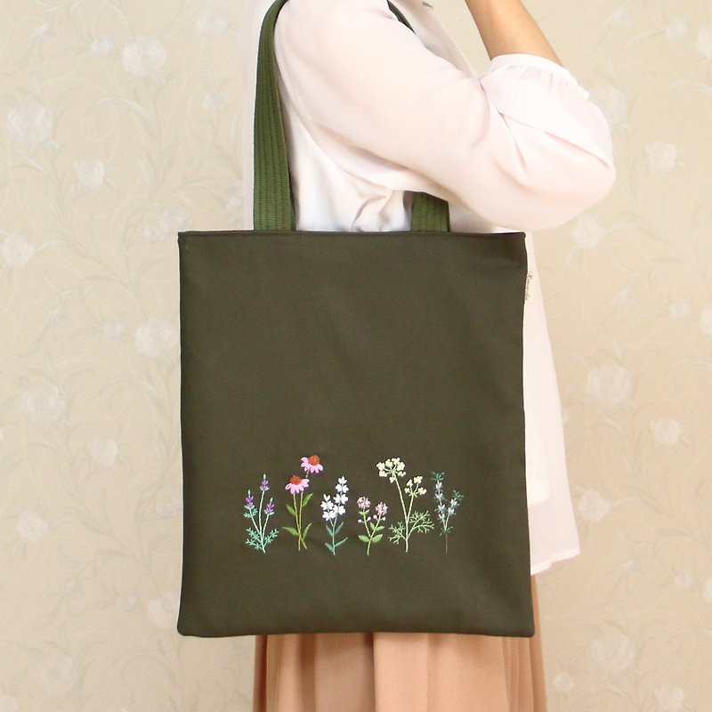 ผ้าฝ้าย/ผ้าลินิน กระเป๋าถือ - A4 size petanko tote bag hand embroidery herb olive Khaki