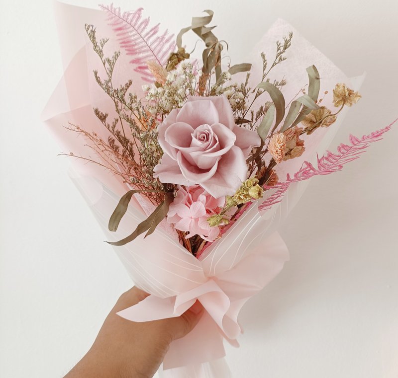520禮物 奶茶粉玫瑰永生乾燥畢業花束禮物 結婚求婚告白捧花生日 - 乾燥花/永生花 - 植物．花 多色
