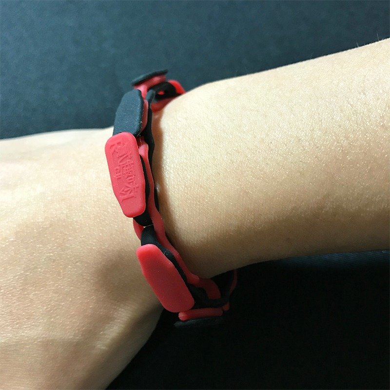 "Opera bracelet" black and red section [silicone material] - สร้อยข้อมือ - ซิลิคอน หลากหลายสี