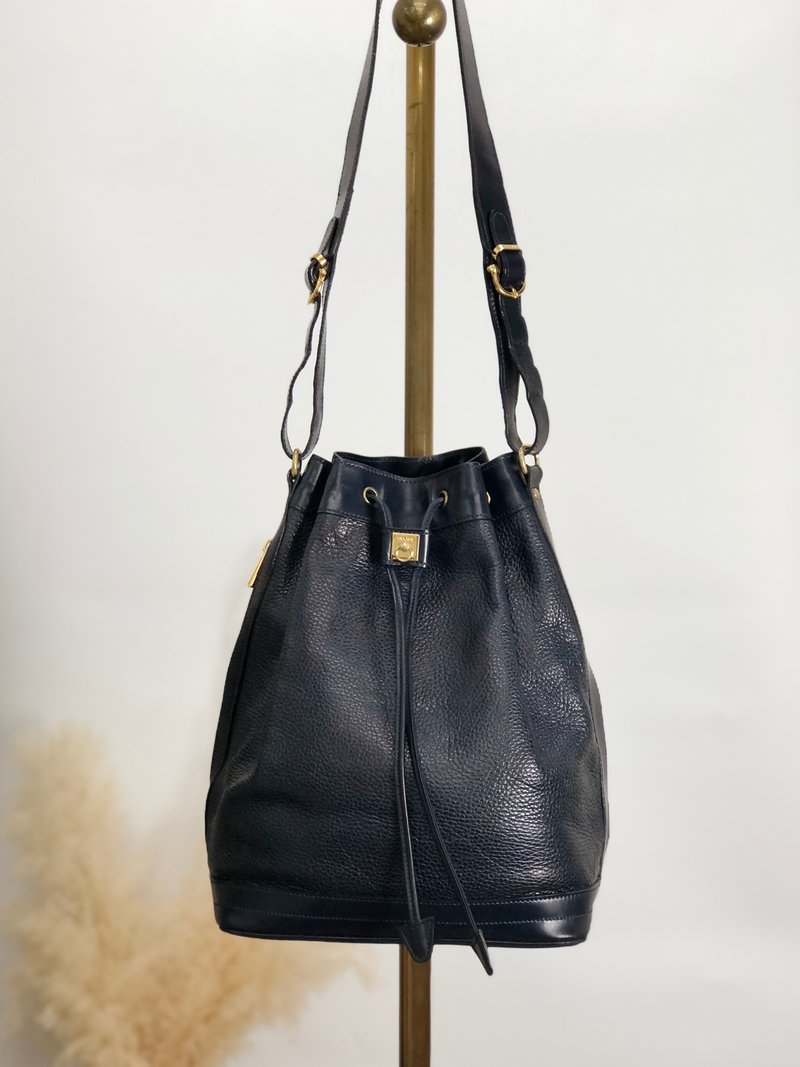 【 日本直送　名牌中古包 】CELINE セリーヌ ショルダーバッグ ダークネイビー ガンチーニ レザー 巾着 vintage ヴィンテージ  5xguk7 - 側背包/斜背包 - 防水材質 藍色