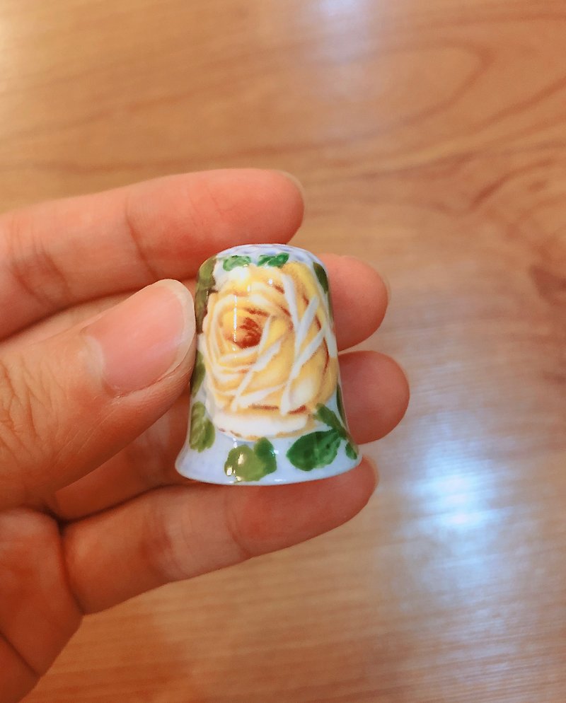 Porcelain Items for Display - British antique thimble collection flower series B
