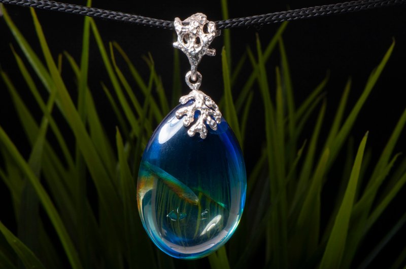 Handmade Ukrainian Blue Amber Pendant with Glitters in Exclusive Design - สร้อยคอ - เครื่องประดับพลอย สีน้ำเงิน