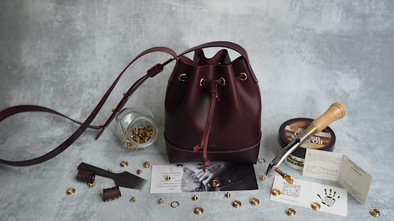 Mini Bucket Bag Retro Literary One Shoulder Messenger Messenger Commuter Handbag Handmade Cowhide Customized Lettering - Messenger Bags & Sling Bags - Genuine Leather Multicolor