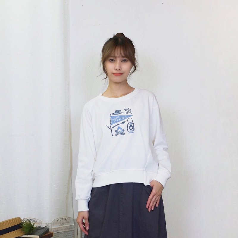 Hana Mokuba Asymmetrical cut long-sleeved T-shirt with fun print and embroidery - เสื้อยืดผู้หญิง - ผ้าฝ้าย/ผ้าลินิน 