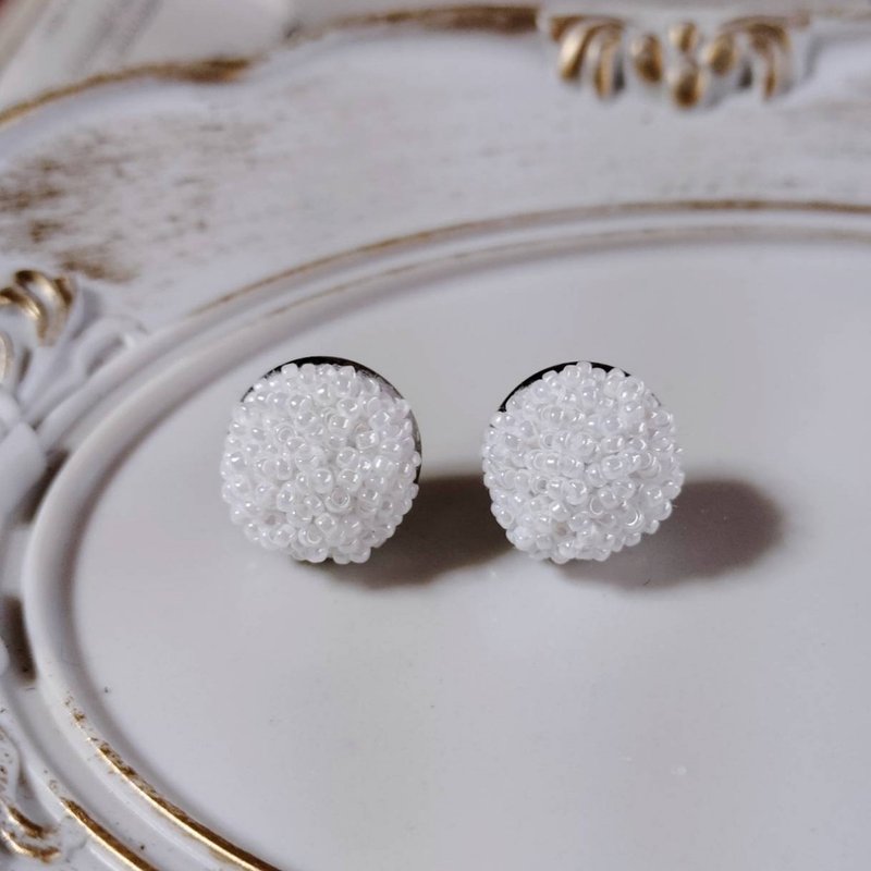 White cute round dot earrings made of surgical stainless Stainless Steel - Earrings & Clip-ons - Other Materials 