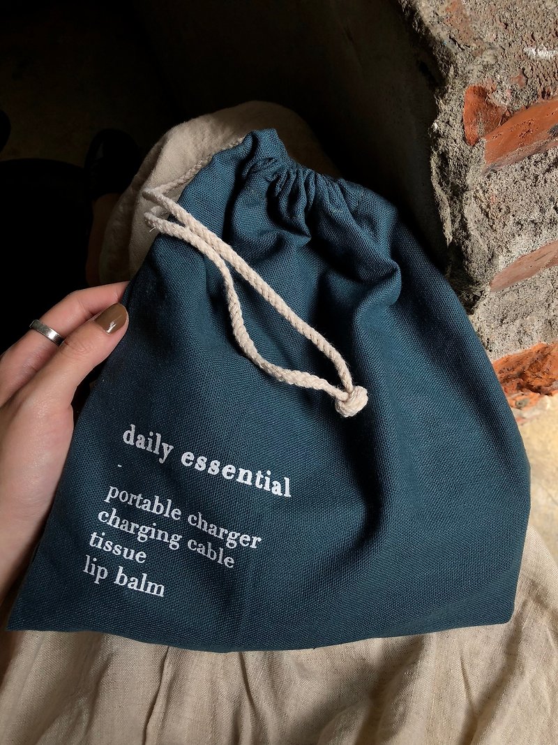 daily essential/藍綠色麻料環保束口袋 - 化妝包/收納袋 - 棉．麻 綠色