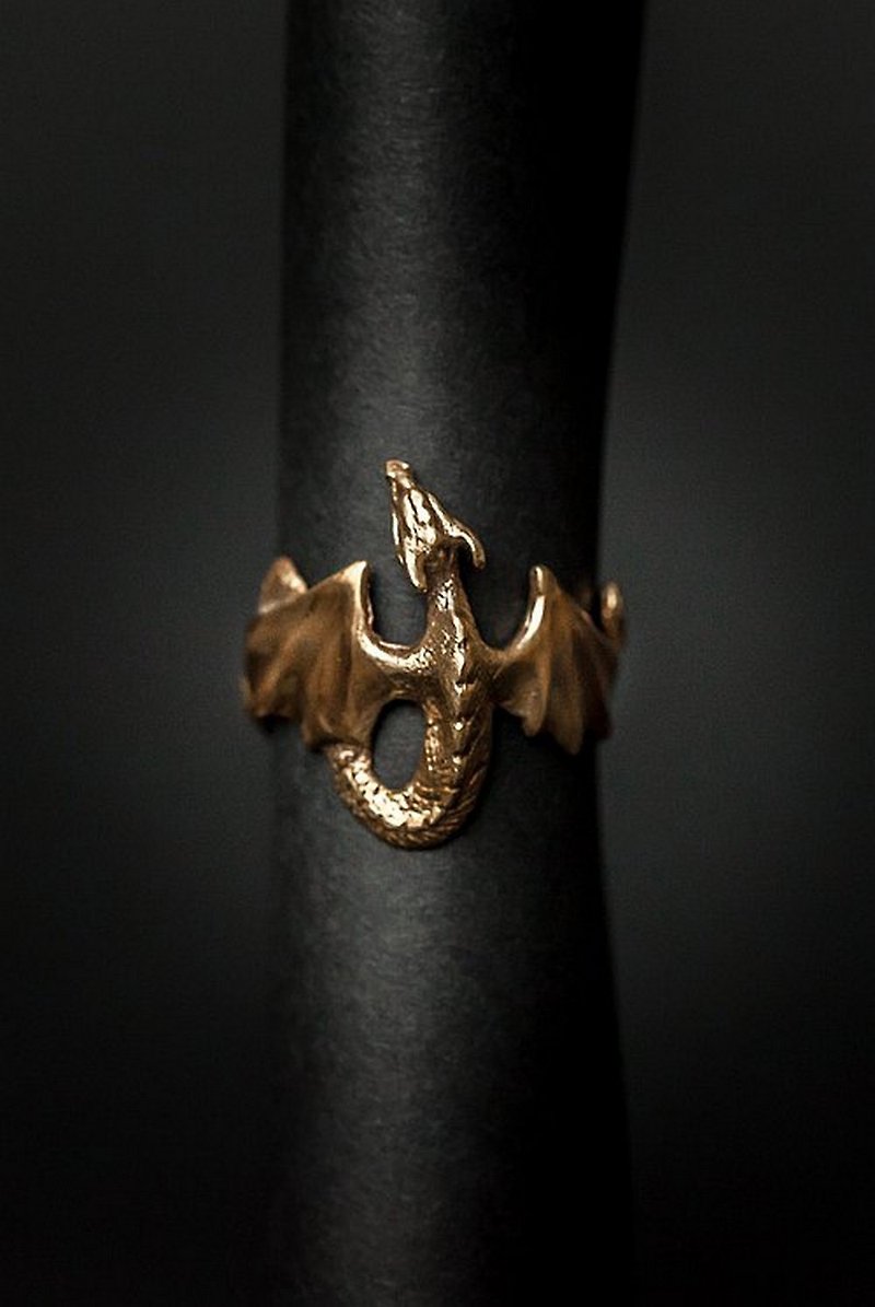 Bronze Art Deco Dragon Ring for Men / Elden Ring Dragon Mens Jewelry - แหวนทั่วไป - วัสดุอื่นๆ สีทอง