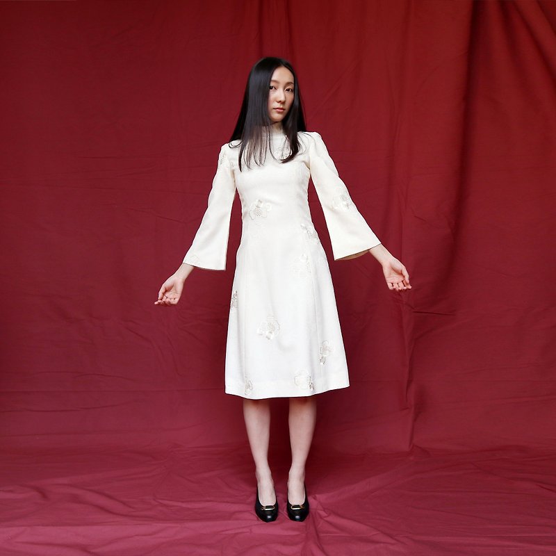 Pumpkin Vintage. Ancient high-necked wide-sleeved white dress - One Piece Dresses - Polyester White