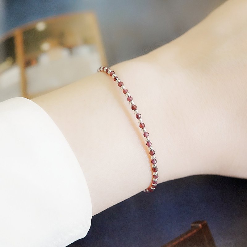 Rose Starry Night Sterling Silver Bracelet (Red Stone) | Good Luck Crystal Beaded Bracelet for Girls Christmas Gift - สร้อยข้อมือ - เครื่องประดับพลอย สีแดง