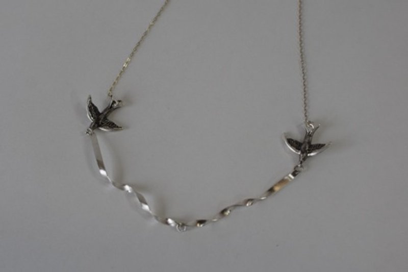 Twin Bird Necklace - สร้อยคอ - โลหะ 