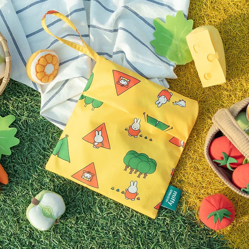 【Pinkoi x miffy】Good day | Pockeat snack bag-miffy mountain play - กล่องข้าว - พลาสติก สีเหลือง