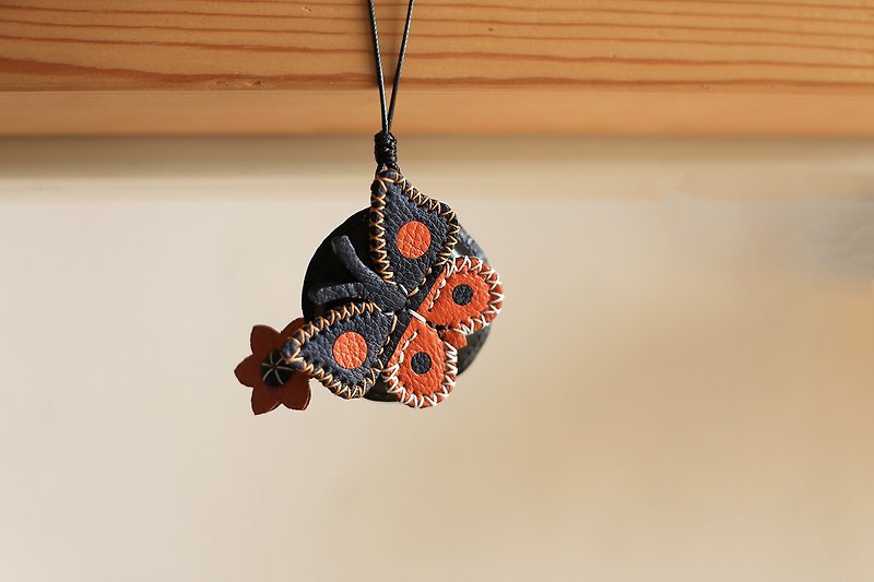 [Leather Flower] Butterfly Measuring Tape | Orange + Dark Blue | Retractable | Original Color Matching Hand Embroidery - พวงกุญแจ - หนังแท้ หลากหลายสี