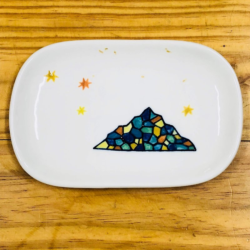山の中に描かれた小さな四角いプレート（売り切れ） - 皿・プレート - 磁器 多色