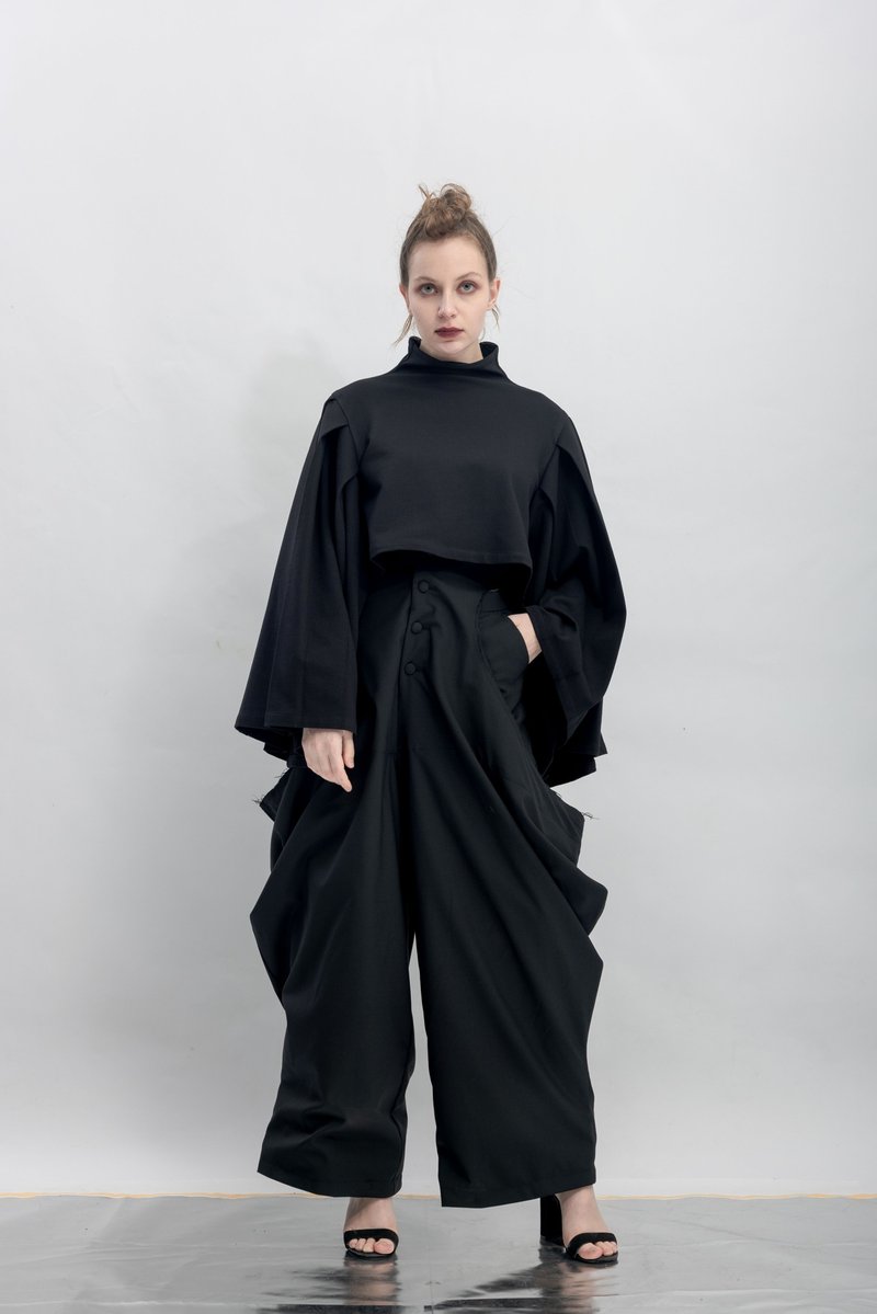 INF 烏鴉振袖短版上衣 - 女上衣/長袖上衣 - 聚酯纖維 黑色